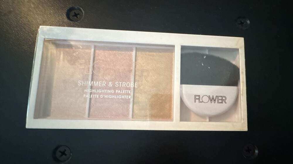 Flower Beauty Shimmer & Strobe Highlighting Palette in Champagne Shimmer